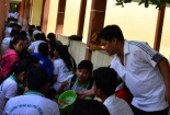 Thầy giáo làm...'anh nuôi'